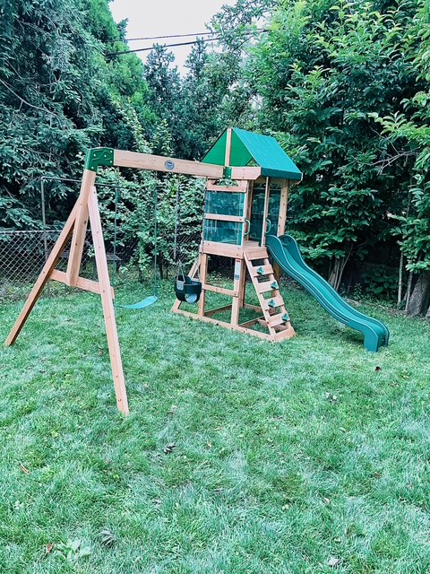 playground equipment assembly